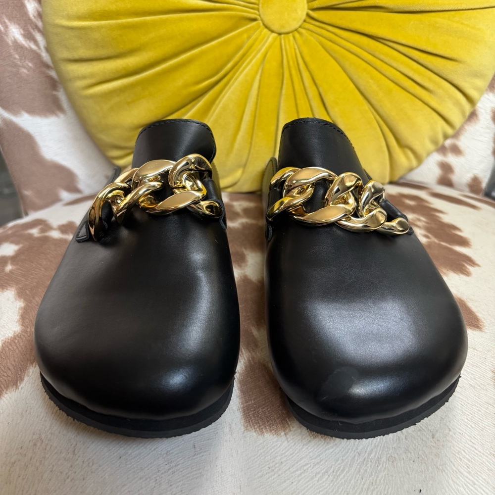 Dream Paris Slides with Gold Chain NWOT